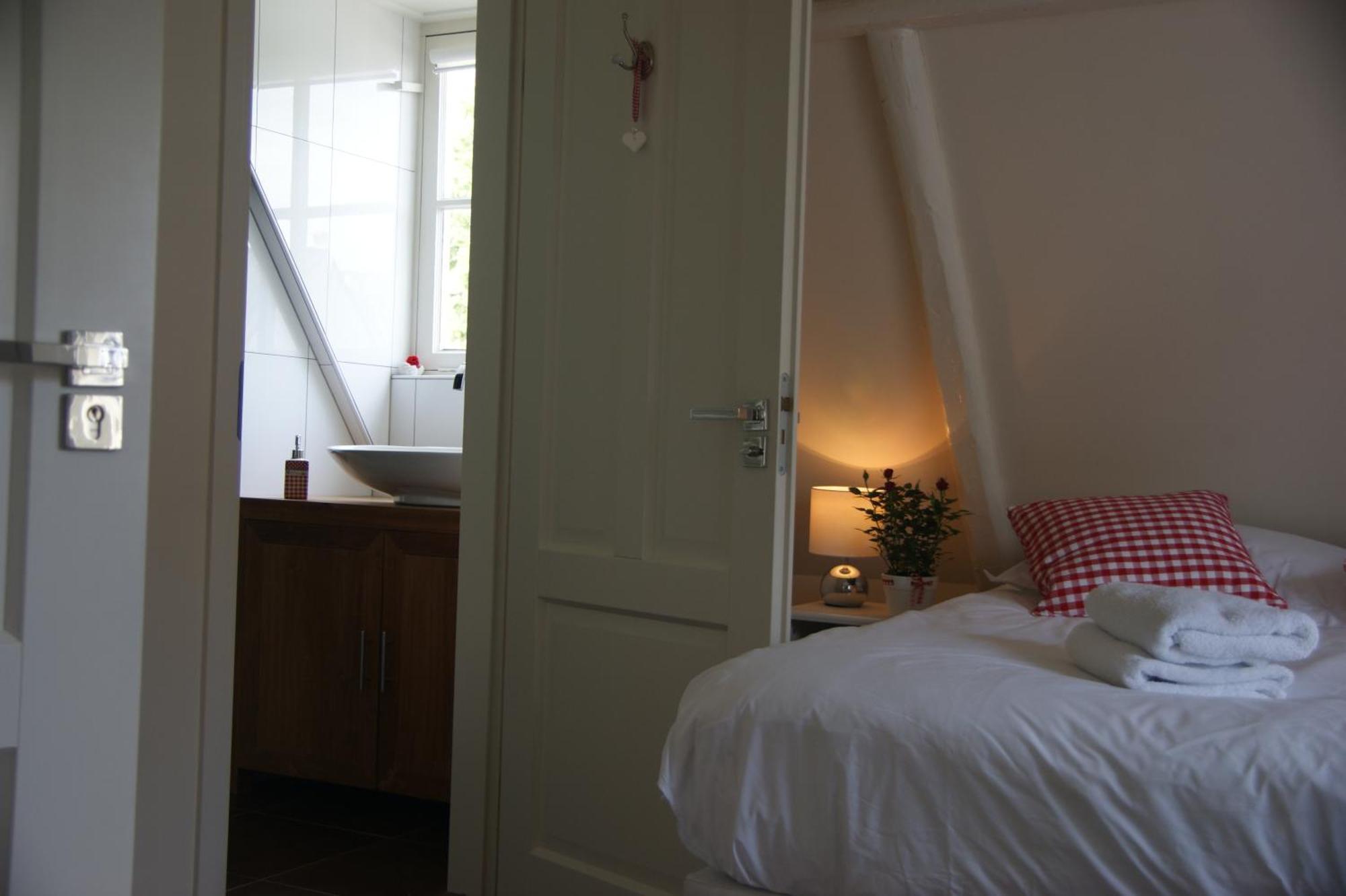 De Thuiskamer In Grou Als B&B Of Vakantiehuis Exteriör bild