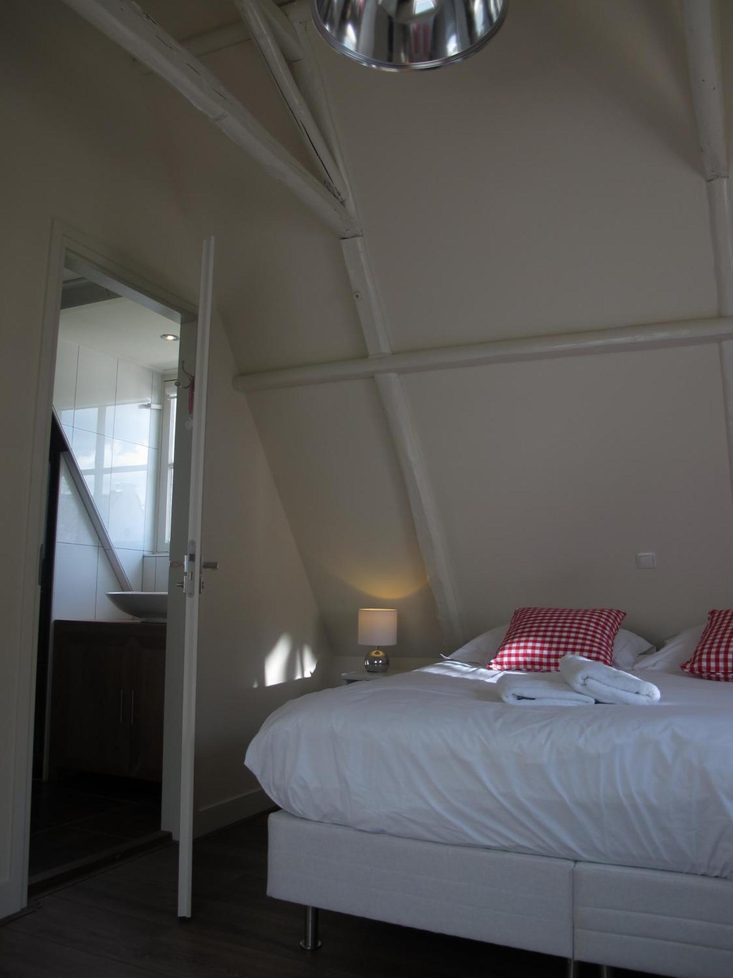 De Thuiskamer In Grou Als B&B Of Vakantiehuis Exteriör bild